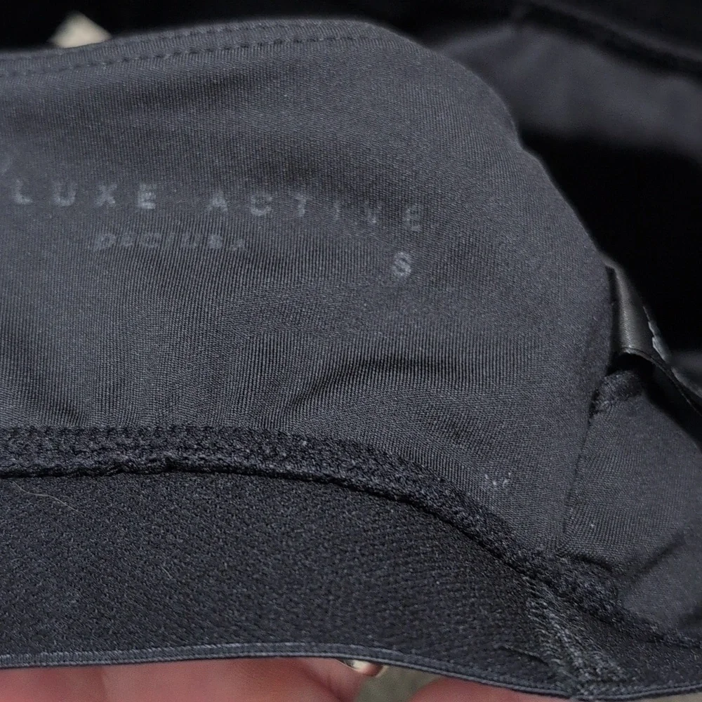 DECJUBA Black‎ Sports Bra Deluxe Active Designed in Australia size Small